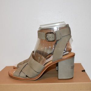 UGG Sandra Sandals